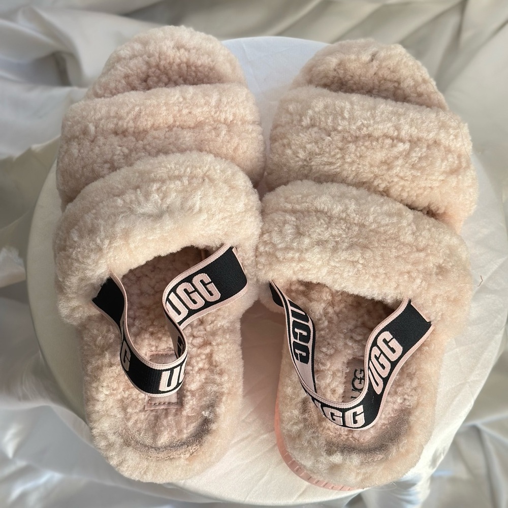 UGG Fluffy Sandals in Cream